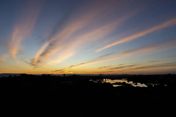 Barruecos 'un doğal bölgesinde alacakaranlık.