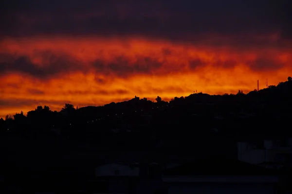 Abendhimmel mit sehr hellen Farben — Stockfoto