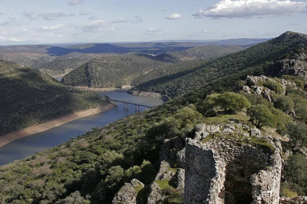 Monfrague 'daki bir dağın tepesinden görüntüler