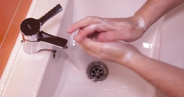 Homme Maison Lave Les Mains Avec Savon Pour Prévenir Coronavirus — Video