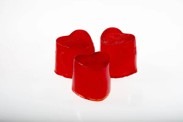 Cubitos Hielo Rojo Forma Corazón Sobre Fondo Blanco —  Fotos de Stock