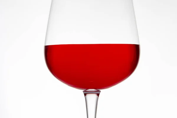 Hluboké Červené Víno Sklo Detailu Bílým Pozadím — Stock fotografie