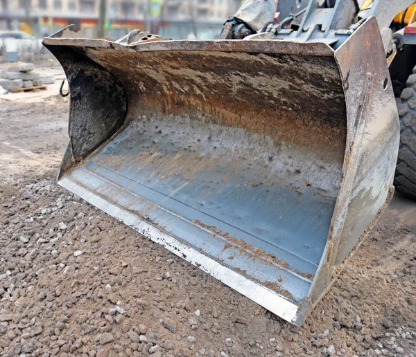 Leveling bucket of telescopic boom excavator — Stock Photo, Image