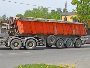 dumping semi-trailer