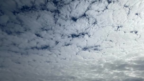 Gyönyörű Felhők Hullanak Tiszta Égbolttal Nyugodt Tiszta Hely Nyugalomnak — Stock videók
