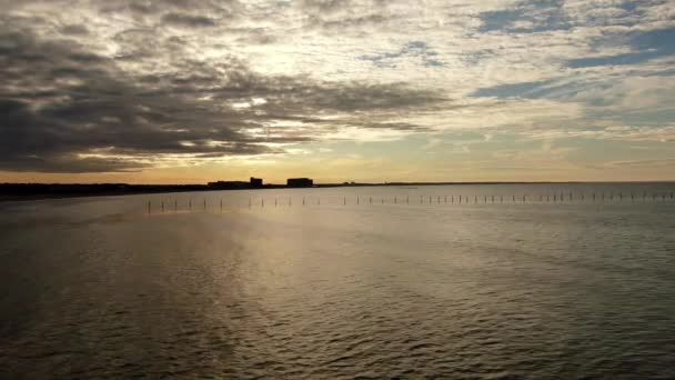 Schwenk Aus Der Luft Über Den Old Ocean Pier — Stockvideo