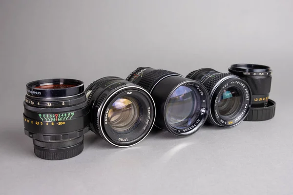 Beş metal vintage mercek hattı.