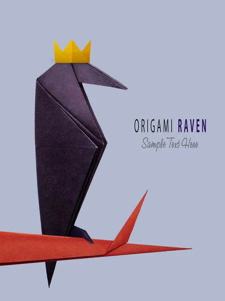 Origami paper raven in crown — Stock Photo, Image