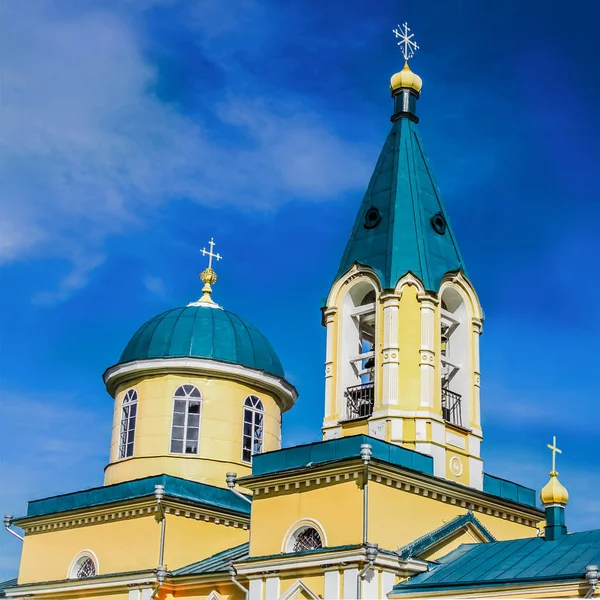 Iglesia catedral cristiana ortodoxa —  Fotos de Stock