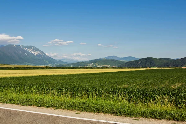 Landsbygdens bergslandskap — Stockfoto