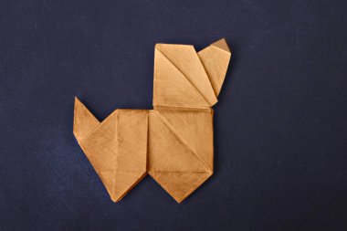 Düz kenarlı Origami köpek