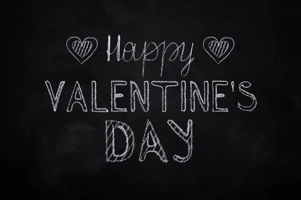 Letras giz desenhadas à mão Feliz Dia dos Namorados — Fotografia de Stock