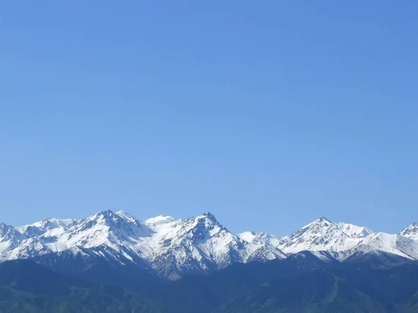 Prachtige bergtoppen — Stockfoto