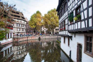 Strasbourg, Fransa - 25 Ekim: Canal Petite France alanında, oc