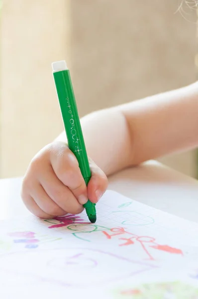Kinderhände Zeichnen Mit Bleistift — Stockfoto