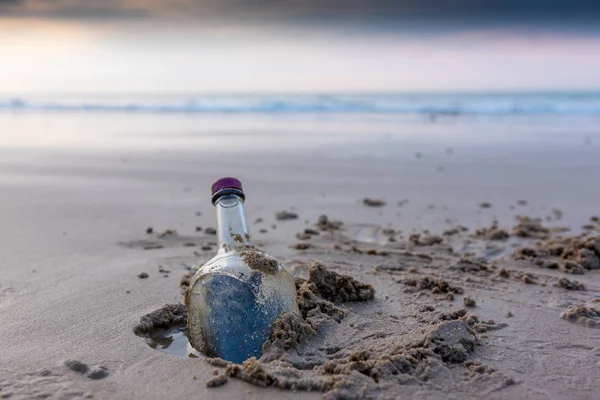 Botella en el mar —  Fotos de Stock