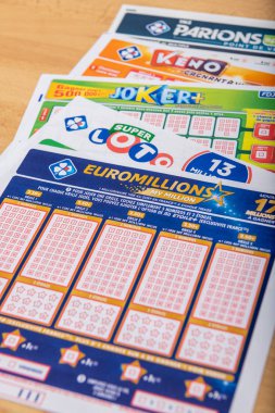Paris, Fransa - 20 Kasım 2019: Loto, Euromillion, Keno, Joker + ve Fdj (La francaise des jeux)
