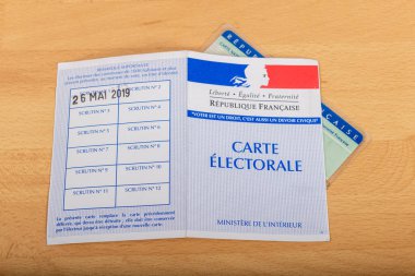 Fransız seçmen kartları resmi 