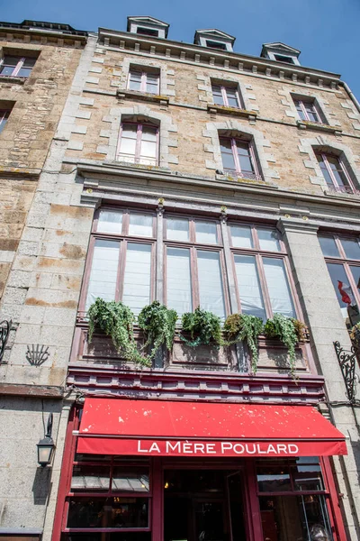 MONT SAINT-MICHEL - FRANÇA - 17 de abril de 2019: Restaurante La mere — Fotografia de Stock