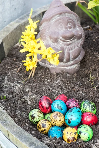 Ostereier im Garten — Stockfoto