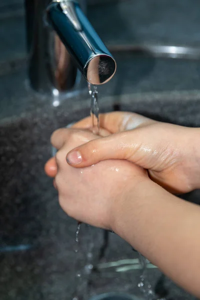 Crianças Lavando Mãos Para Prevenir Doenças — Fotografia de Stock