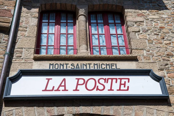 몽생미셸 Mont Saint Michel 2019 프랑스 몽생미셸에 포스트 Poste 사무실이다 — 스톡 사진
