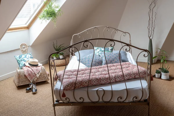 Concept decoration : Bedroom under the eaves with natural light and seagrass floor