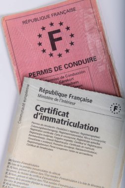 Paris, Fransa - 20 Nisan 2020: Fransa 'da araba kullanmak için zorunlu belgeler.