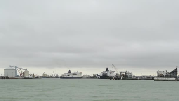 Calais France Janvier Ferryboat Dans Port Calais France Naviguant Entre — Video
