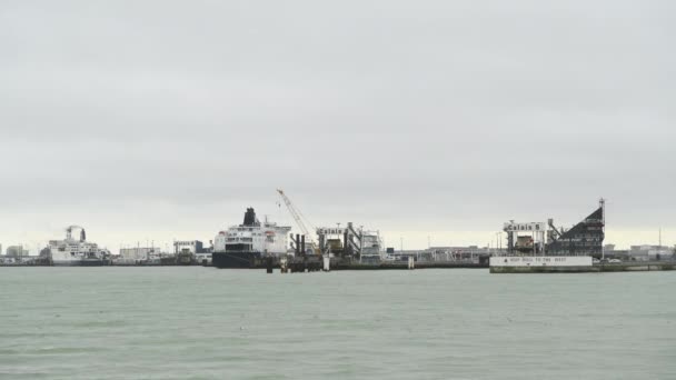 Calais France Janvier Ferryboat Dans Port Calais France Naviguant Entre — Video