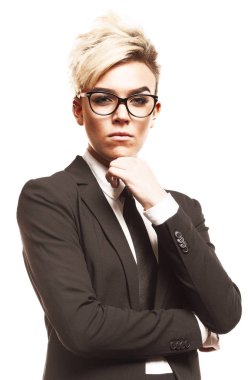 Siyah elbiseli sarışın güzel iş kadını