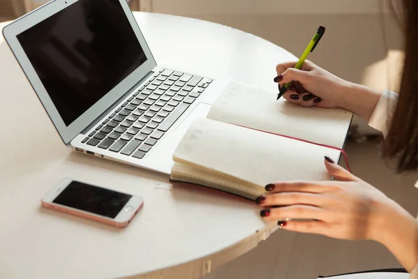 kağıda yazı bir sağ yumruk