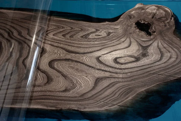 Gövdenin boylam kısmındaki ağaç yapısının resmi