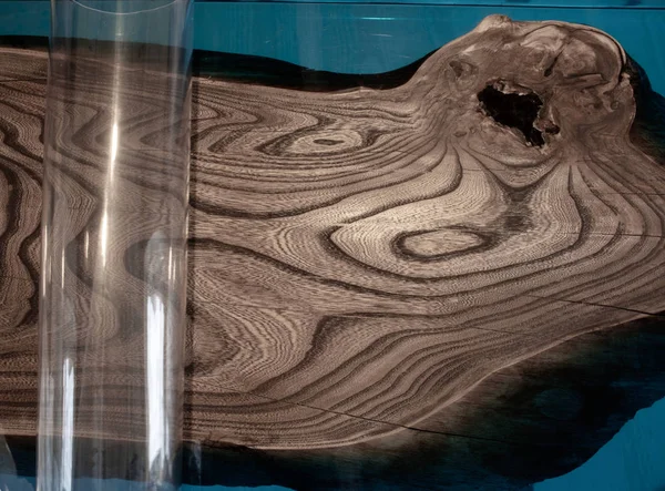 Gövdenin boylam kısmındaki ağaç yapısının resmi