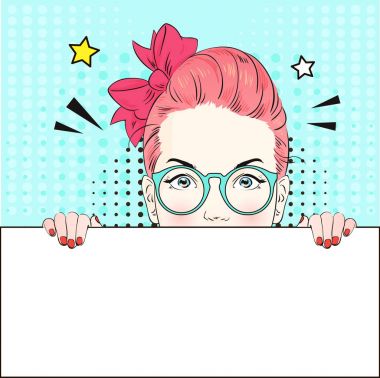 Pop Art Vintage reklam poster komik pembe saçlı kız mavi yuvarlak gözlük beyaz bir afiş tutar. Vektör çizim