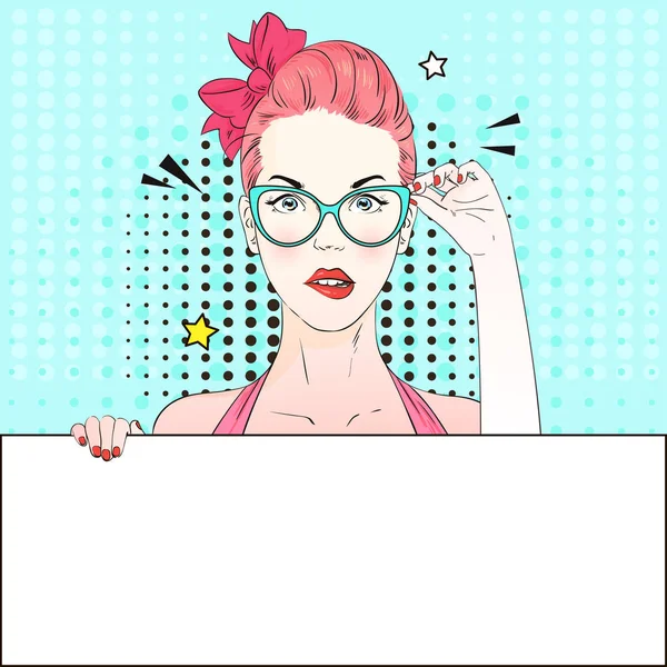 Affiche publicitaire Pop Art Vintage fille aux cheveux rose bande dessinée en lunettes bleu chat-yey tient une bannière blanche. Illustration vectorielle — Image vectorielle