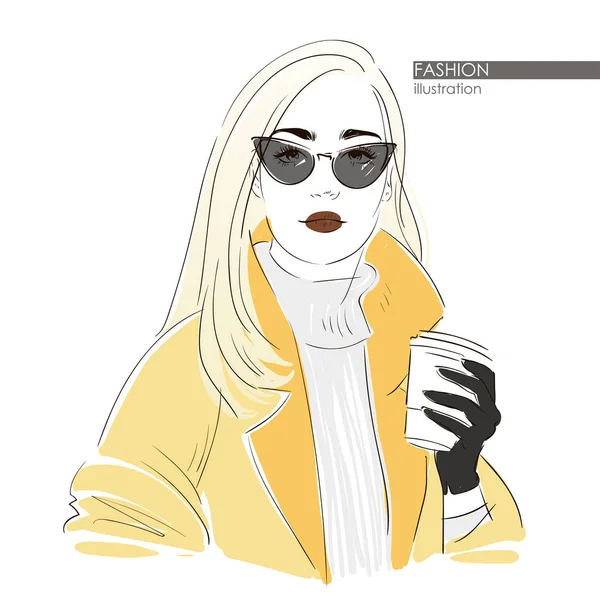 A jovem mulher em óculos escuros com café. Hipster menina da moda bonito em estilo esboçado. Ilustração desenhada à mão vetorial . — Vetor de Stock