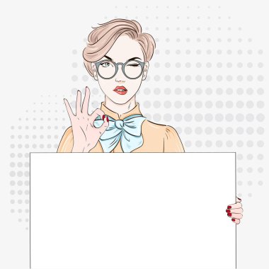 Pop Art Vintage bluz reklam afişi komik kız beyaz bir afiş tutar ve el iyi gösterir. Komik kadın konuşma balonu ile. Vektör çizim
