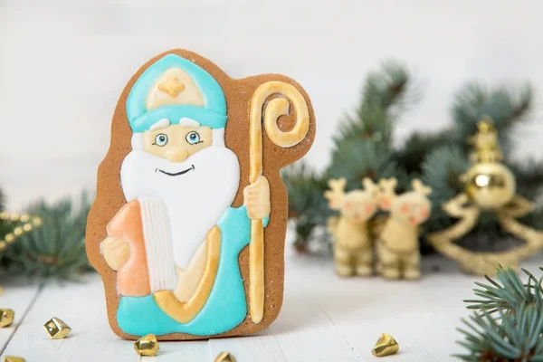 传统上是在圣诞节前在欧洲国家为圣尼古拉斯的节日烘烤的 尼古拉斯姜饼人 — 图库照片