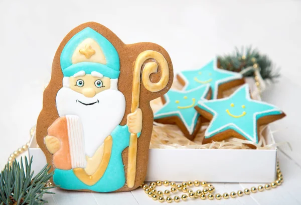 Tanımlama bilgisi Aziz Nikolaos, Noel zencefilli kurabiye adam. Geleneksel Noel öncesi Saint Nicholas Avrupa ülkesinde tatil için pişmiş.