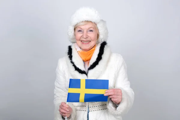 Старшая Женщина Флагом Швеции Взрослой Женщине Лет Пенсионер Старуха Одета — стоковое фото