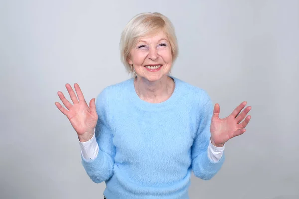 快乐开朗的女人 70岁高龄妇女 — 图库照片