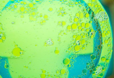 Su yeşil arka plan üzerine daireler. Metin için arka plan.