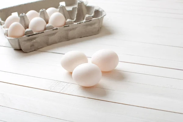 Huevos Pollo Sobre Una Mesa Madera Clara — Foto de Stock