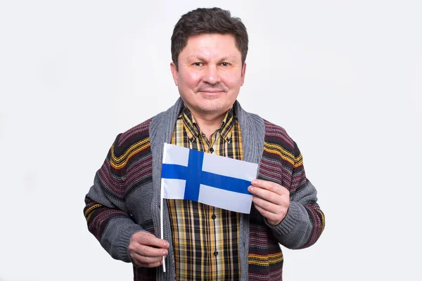 Дорослий Чоловік Прапор Фінляндії Його Руках Фінська Людина — стокове фото