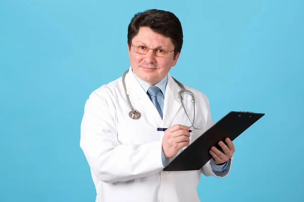 Doctor Makes Record Info Card Patient Writes Out Prescription Middle — Stock Photo, Image