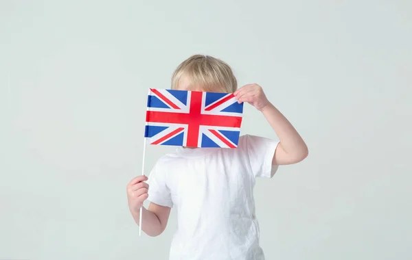 Menino Cobriu Rosto Com Bandeira Grã Bretanha — Fotografia de Stock