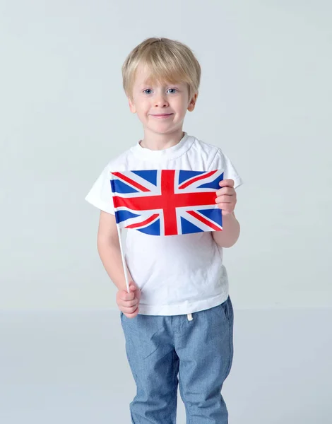 小男孩与英国的旗子在光背景 — 图库照片