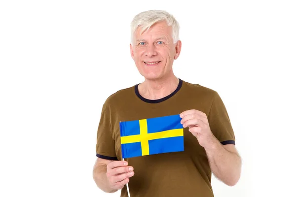 Hombre Adulto Con Pelo Gris Sostiene Bandera Suecia — Foto de Stock