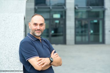 Olgun orta yaşlı bir adamın portresi..